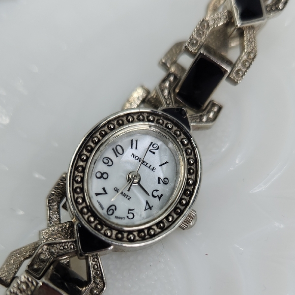 Elegant Black and Silver Tone Watch - Picture 8 of 10